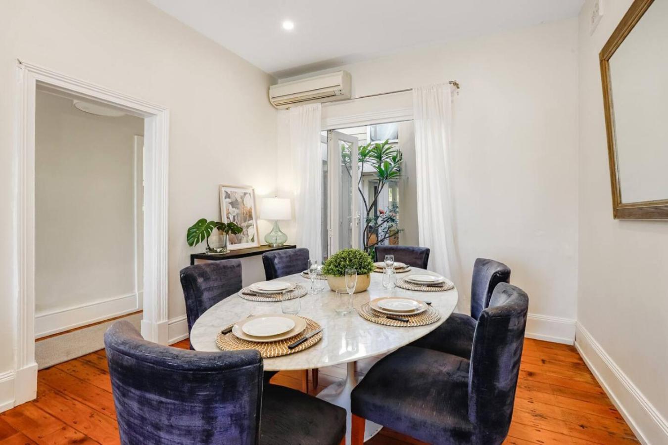 Bright And Spacious In Mcmahons Point Casa vacanze Sydney